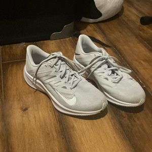 Light Grey Nike Quest 3 Running Shoes Size 8.5